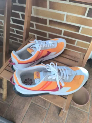 Zapatillas Nike Casual Naranja y Blanco