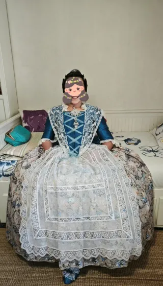 Traje de Fallera azul y multicolor