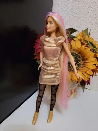 Barbie con abito dorato
