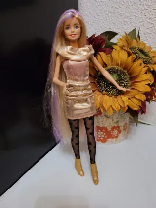 Barbie con abito dorato