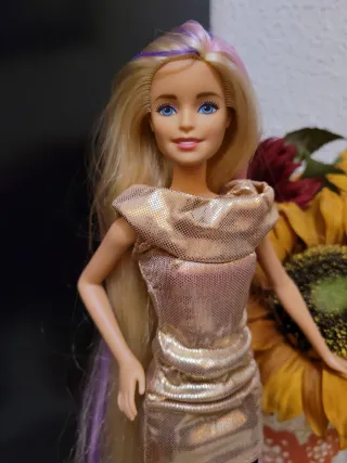 Barbie con abito dorato