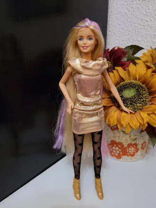 Barbie con abito dorato