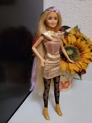Barbie con abito dorato