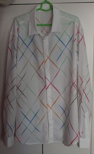 Camisa blanca estampada rombos