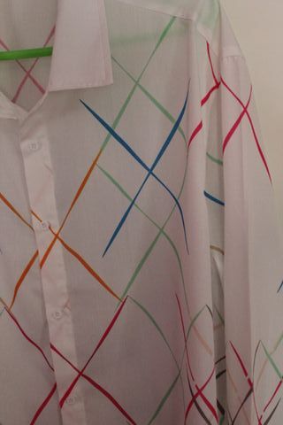 Camisa blanca estampada rombos