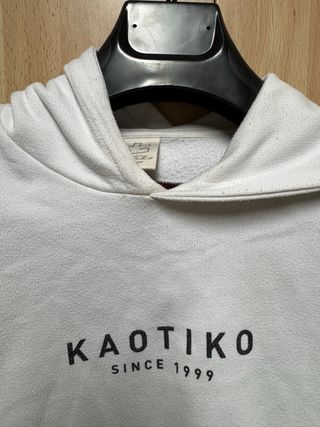 Sudadera Kaotiko Blanca con Rayas Multicolor