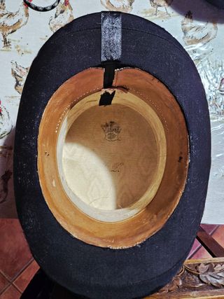 Cappello cilindro fine '800 con stemma