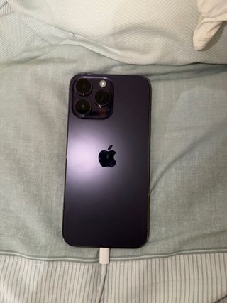 iPhone 14 Pro Max viola