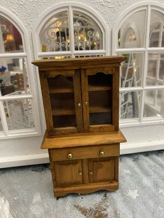 Mobile per casa delle bambole in legno