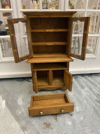 Mobile per casa delle bambole in legno