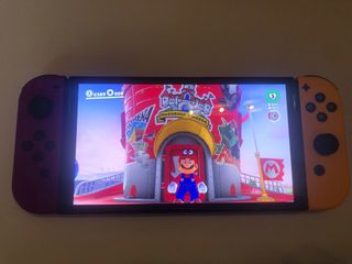 Nintendo Switch OLED Bianca con controller Pro