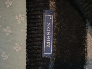 Jersey cuello pico rayas negro y gris