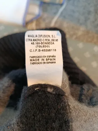 Jersey cuello pico rayas negro y gris