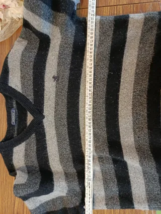 Jersey cuello pico rayas negro y gris