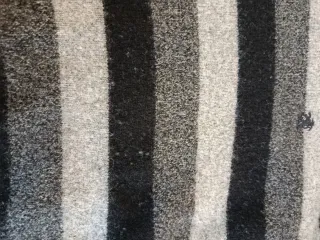 Jersey cuello pico rayas negro y gris