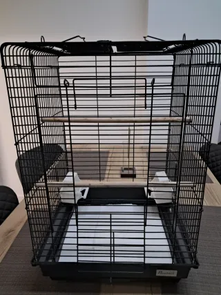 Jaula metálica para pájaros