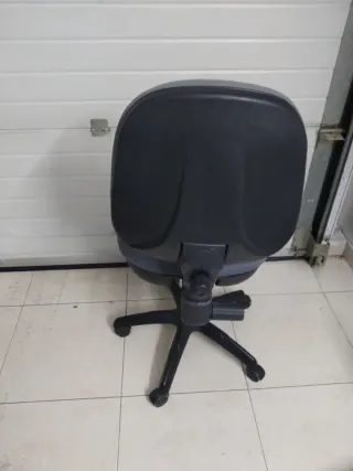 Silla de oficina con ruedas