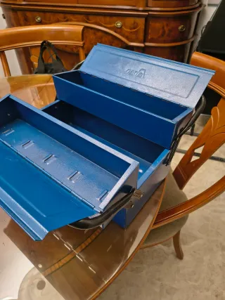 Caja de herramientas metálica azul marca faher