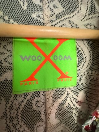 Blusa con cremallera y encaje