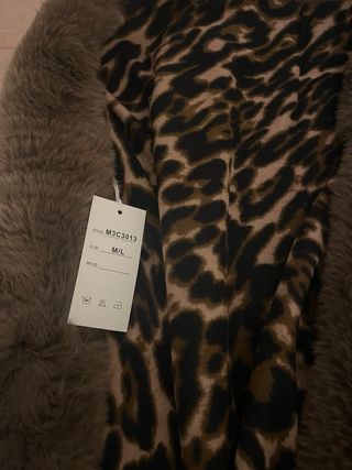 Capa Poncho Leopardo Negro Marrón M con etiqueta