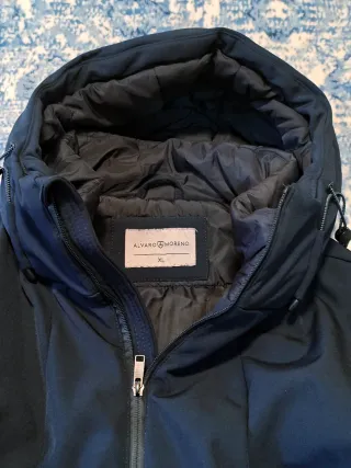 Chaqueta acolchada negra.