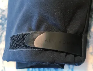 Chaqueta acolchada negra.