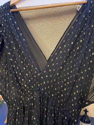 Vestido negro con topos dorados