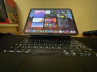 iPad Pro 11 M1 + Magic Keyboard e accessori