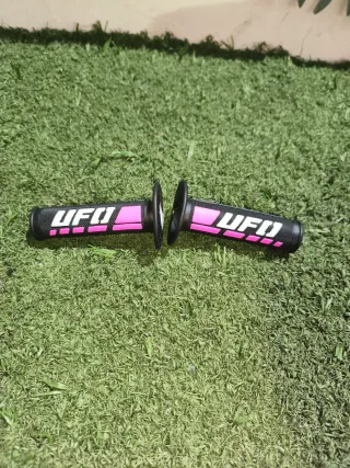 Puños UFO negros y rosas