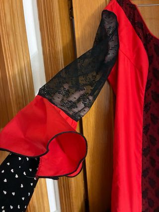 Traje de flamenca rojo y negro