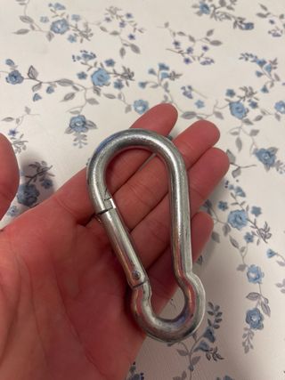 Mosquetón metálico