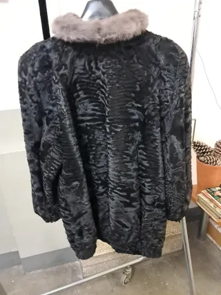 Chaquetón de astracán negro y gris