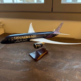 Maqueta avión Boeing 787 Riyadh Air