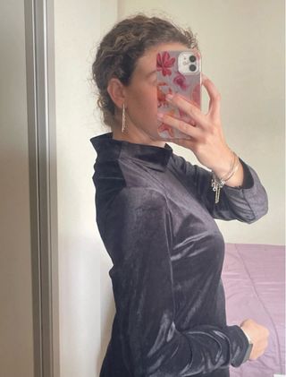 Vestido negro con plumas