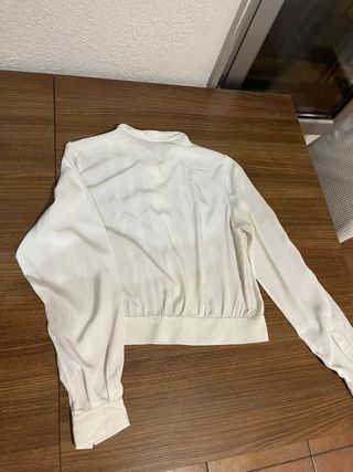 Camisa blanca con detalles