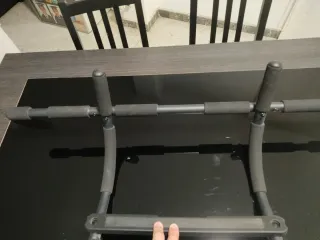 Barra de dominadas para puerta