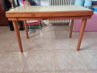 Mesa de billar de madera