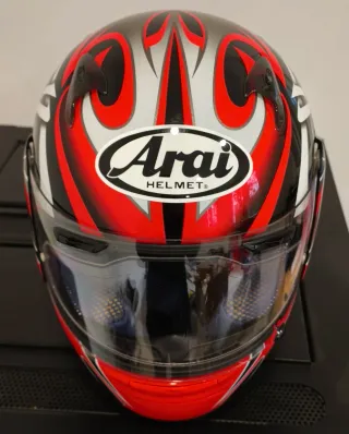 Casco Arai Talla M Rojo y Negro