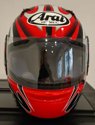Casco Arai Talla M Rojo y Negro