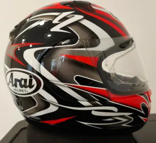 Casco Arai Talla M Rojo y Negro