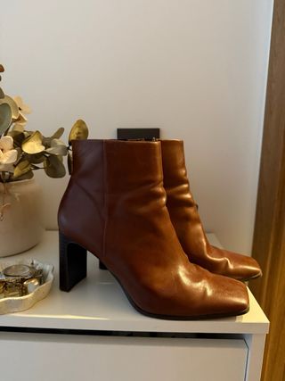 Botín marrón tacón cuadrado mango talla 39