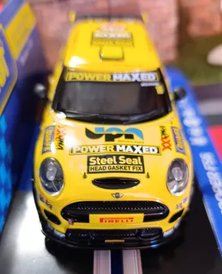 Coche SuperSlot (Scalextric) Mini Cooper F56.