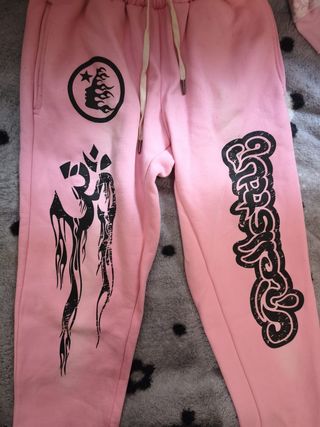 Hellstar Sudadera Rosa con Símbolo Om