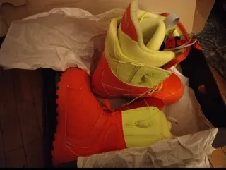 Botas de Snowboard Coral y Amarillo
