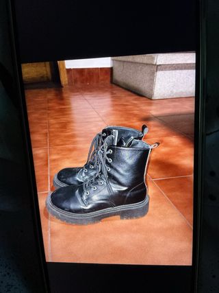 Botines negros altos con cremallera