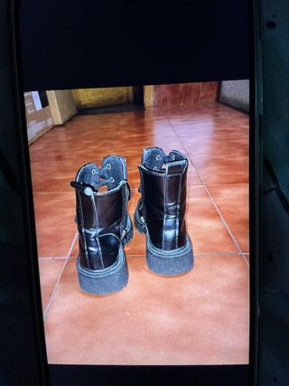 Botines negros altos con cremallera