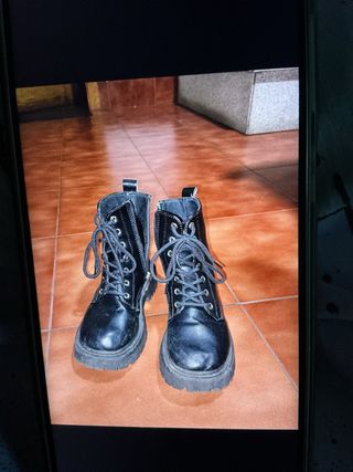 Botines negros altos con cremallera