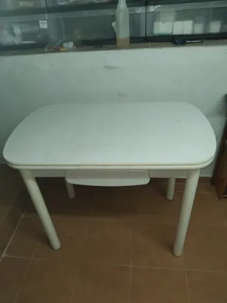 Mesa de cocina blanca