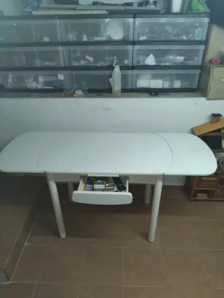 Mesa de cocina blanca