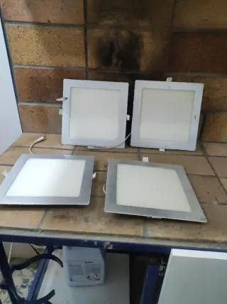 Focos LED Cuadrados (4 unidades)